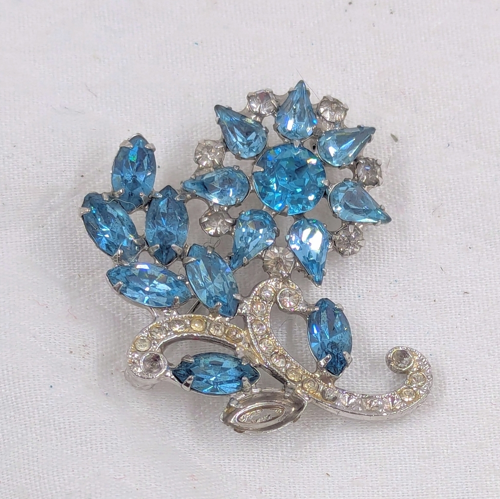 Weiss Aquamarine Aurora Borealis Stemmed Flower Brooch Signed